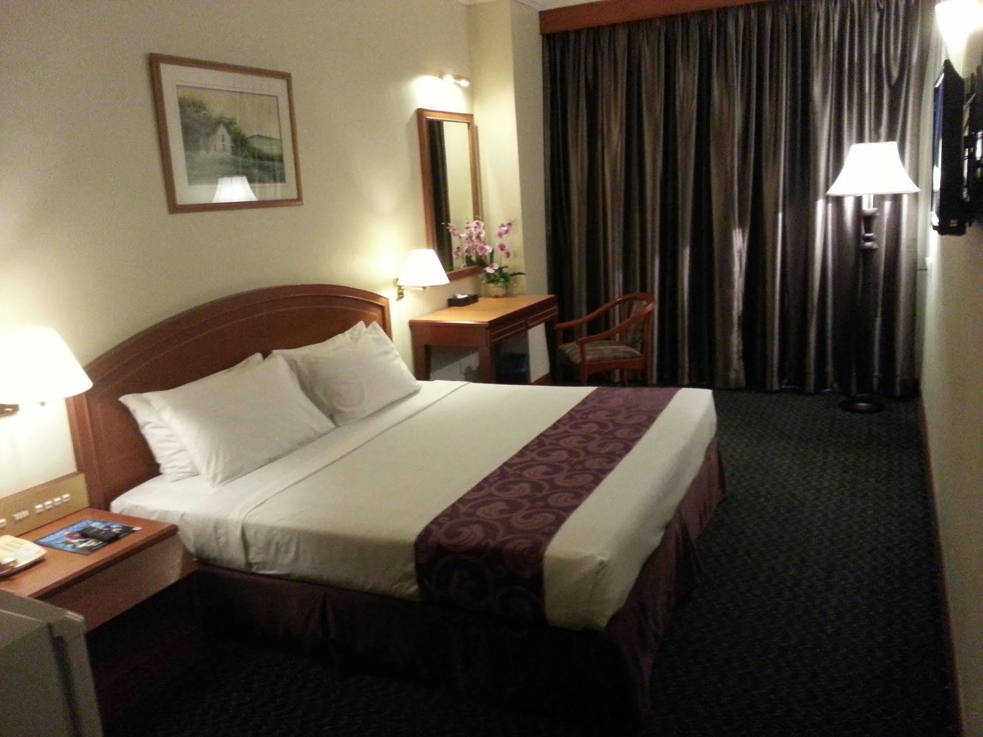 Orkid Hotel Melaka Exterior photo